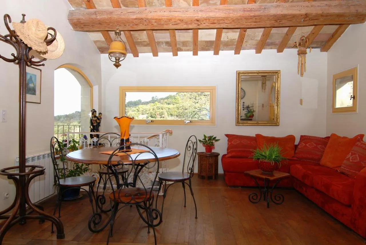 Villa La maison jaune La Roque-sur-Pernes France