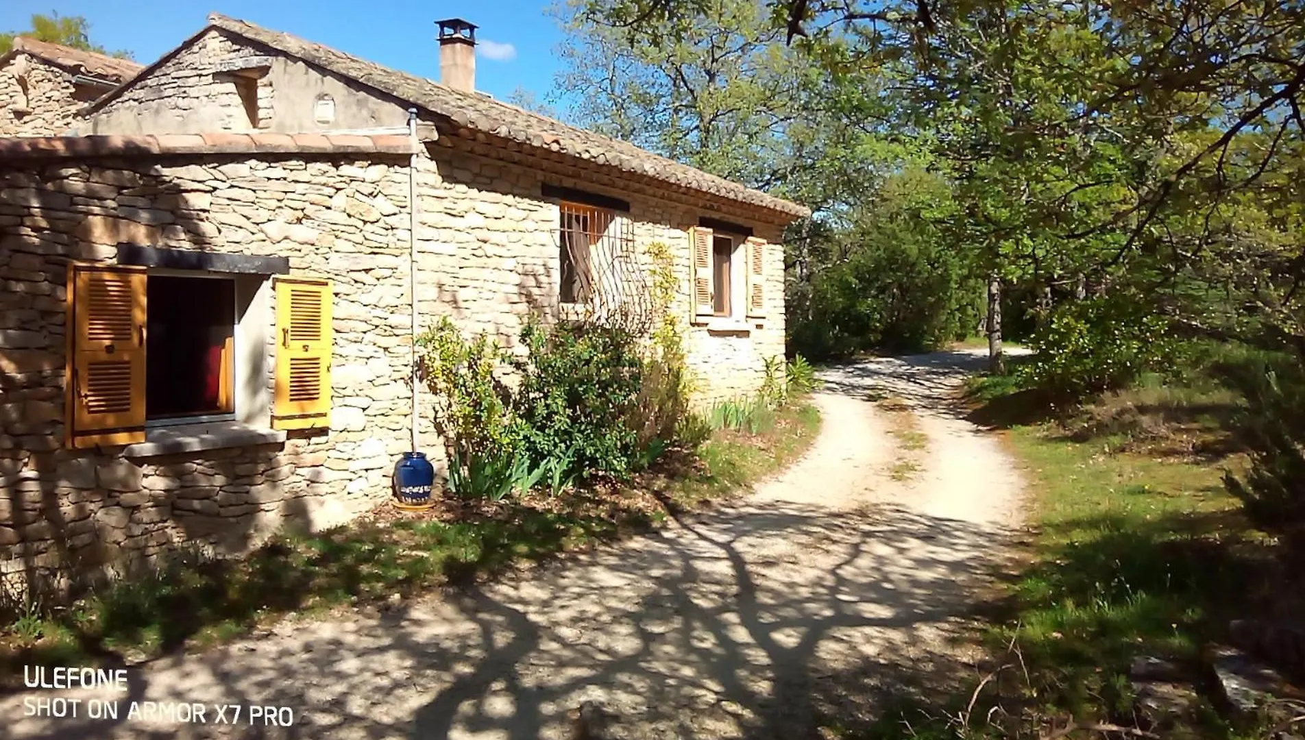 La maison jaune La Roque-sur-Pernes 0*,  France